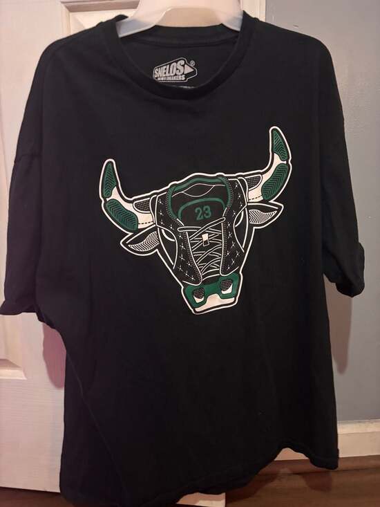 Sne-Los Other - Men’s Sne-Los Bulls Sneaker Head Graphic Tee Green